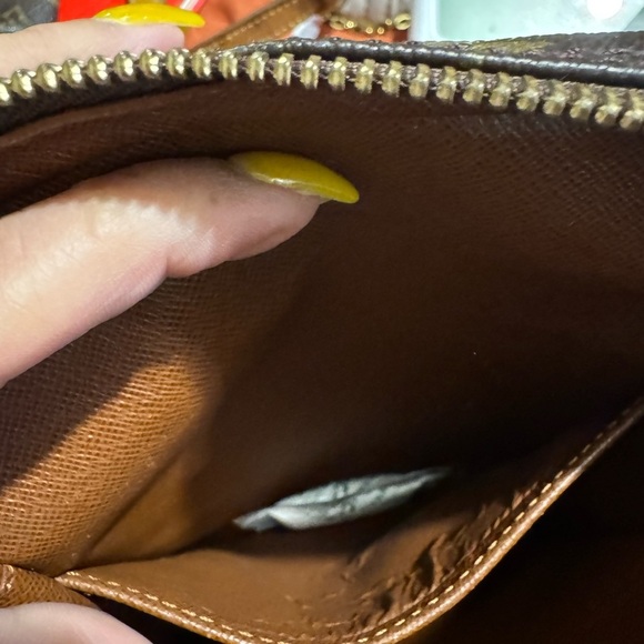 Louis Vuitton Monogram Crossbody Bag Danube - Picture 8 of 12